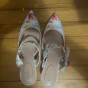 Bandolino Floral Heels -white